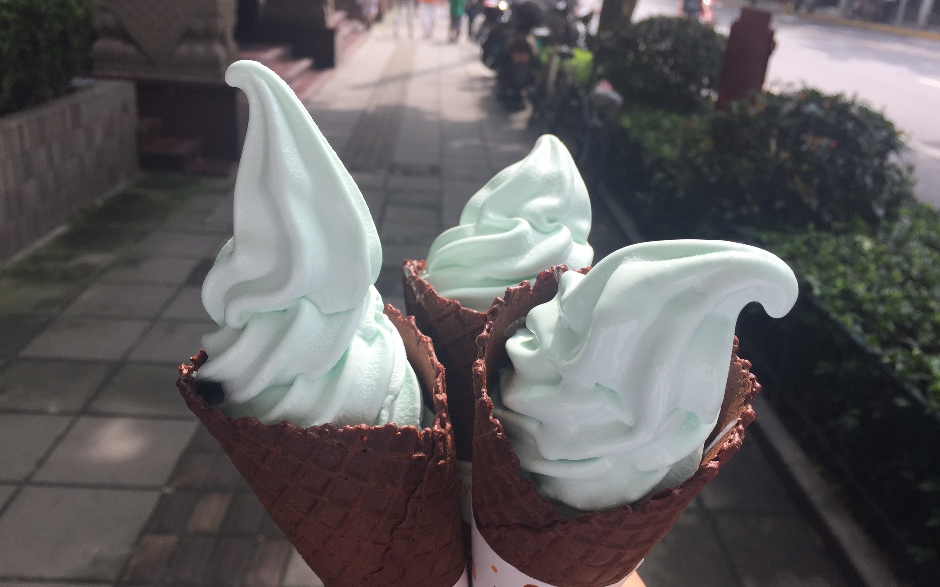 全家新品【海盐华夫饼冰淇淋】体验报告【小达达】吃遍上海#s04e27