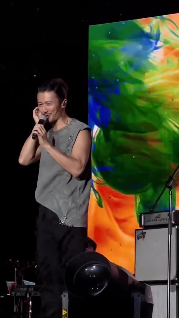 谢霆锋 澳门久违开唱,他是最成功的星二代,出道即众星捧月,打破了"