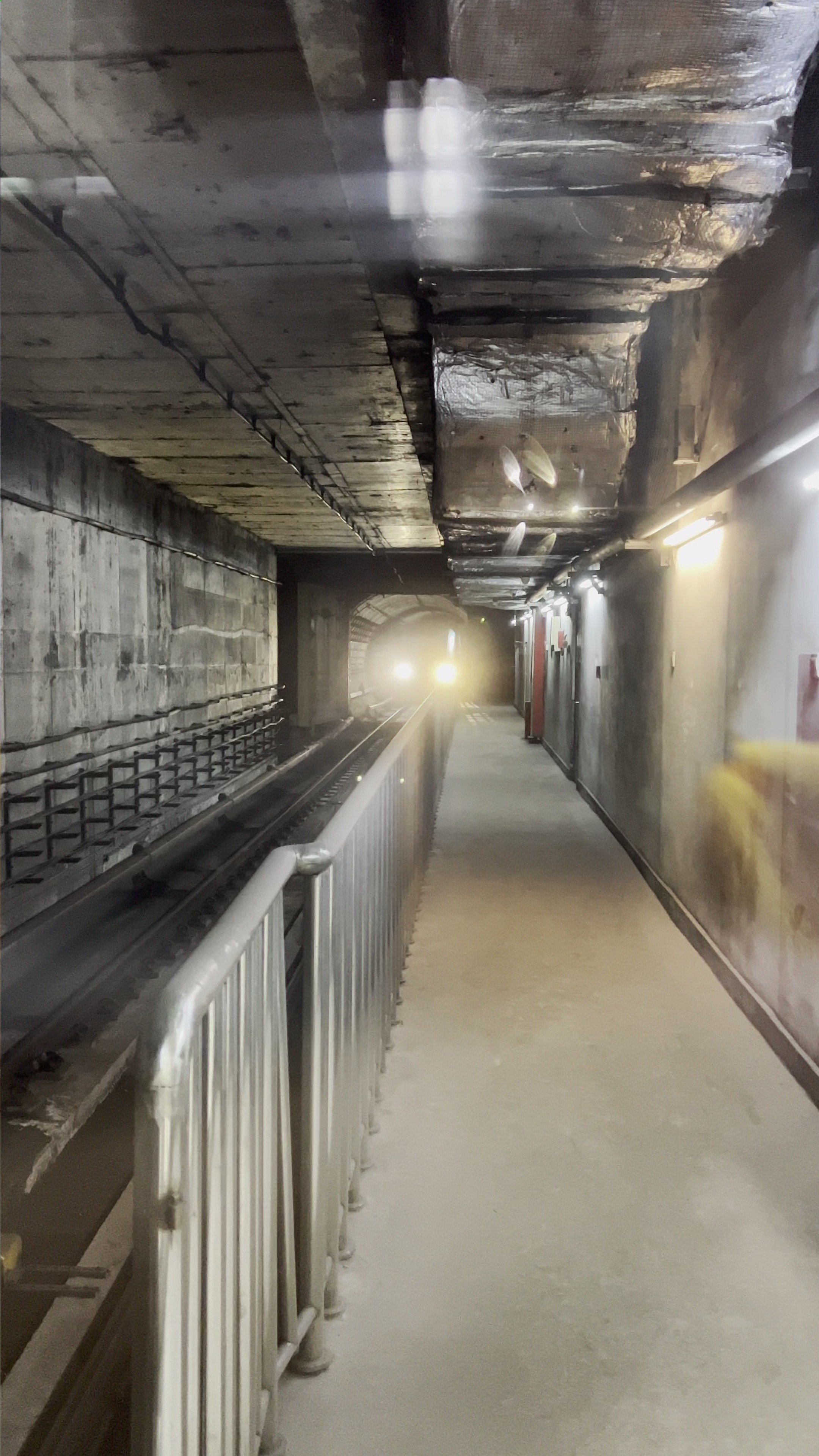 天津地铁三号线 吴家窑站进站视频【4k|60fps|杜比视界】_哔哩哔哩