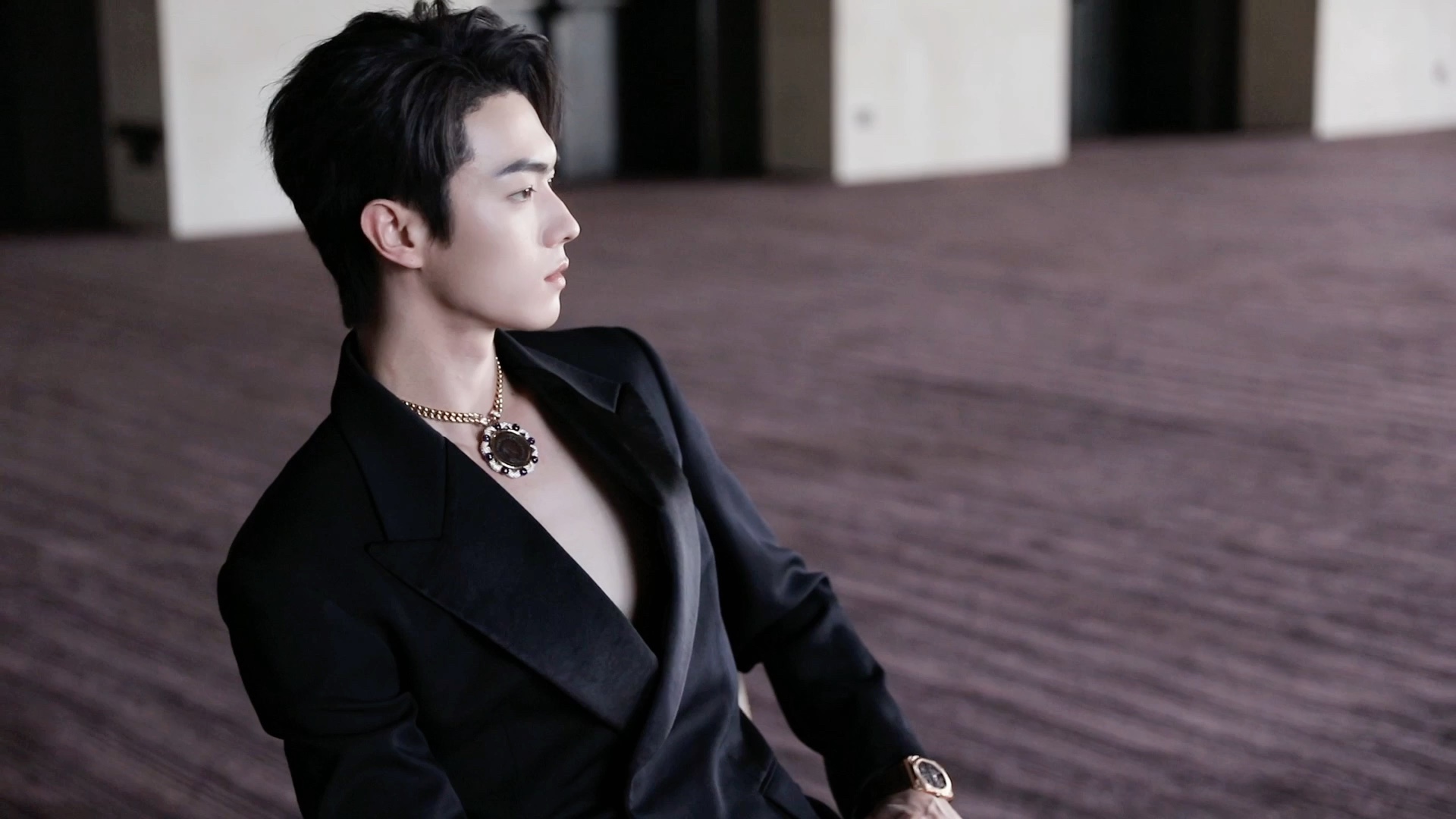 许凯好帅啊啊啊啊啊! 宝格丽造型太绝了!