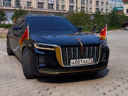 新疆惊现出口版红旗h9 挂着红旗 太帅了