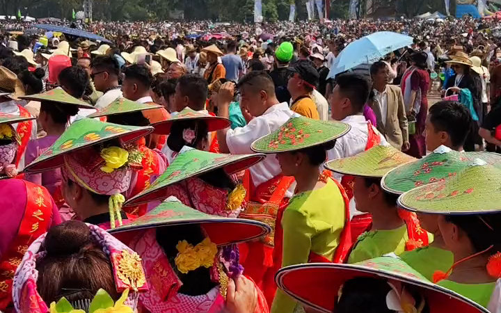 德宏芒市泼水节正式开始#玩转芒市泼水节#不一样的德宏泼水节#有一种