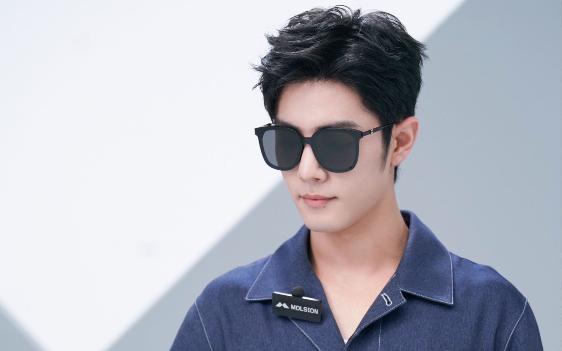 肖战:陌森眼镜直播(爱死穿连衣牛仔服的战战了)