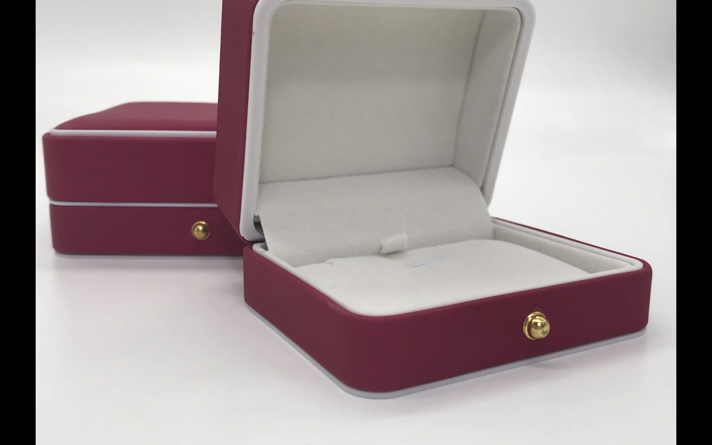 银色包边首饰盒