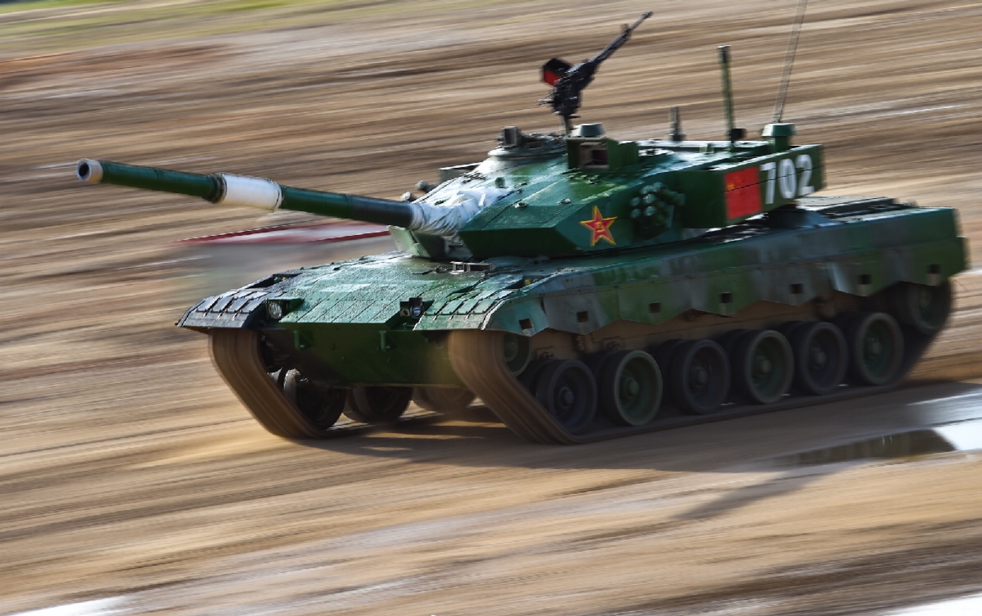 2020国际军事竞赛 "坦克两项"第一车组比赛,中国队702车组发挥出色