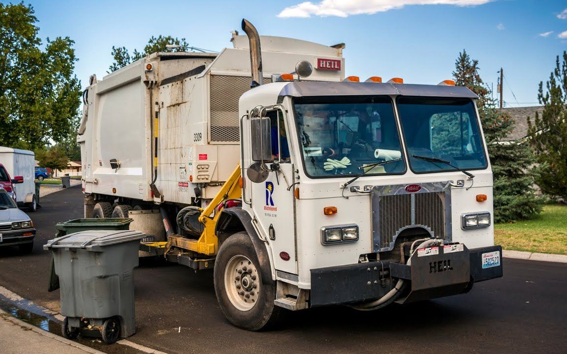 厉害的垃圾车-白色垃圾回收车.学习垃圾回收和垃圾分类.