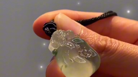 大师雕刻的"事事如意"挂件,饱满厚实,一看就很有福气!