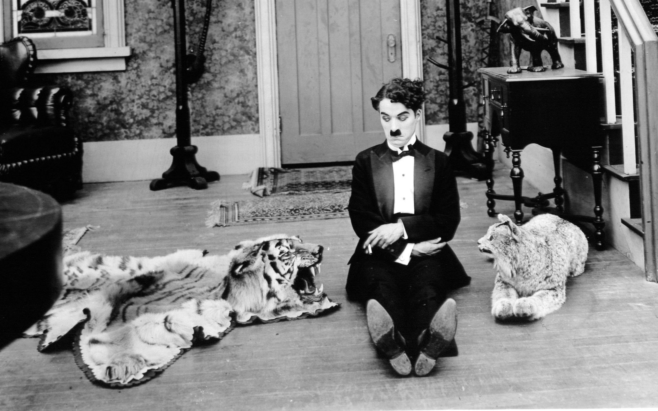 1916年查尔斯·卓别林无声喜剧短片《凌晨一点》