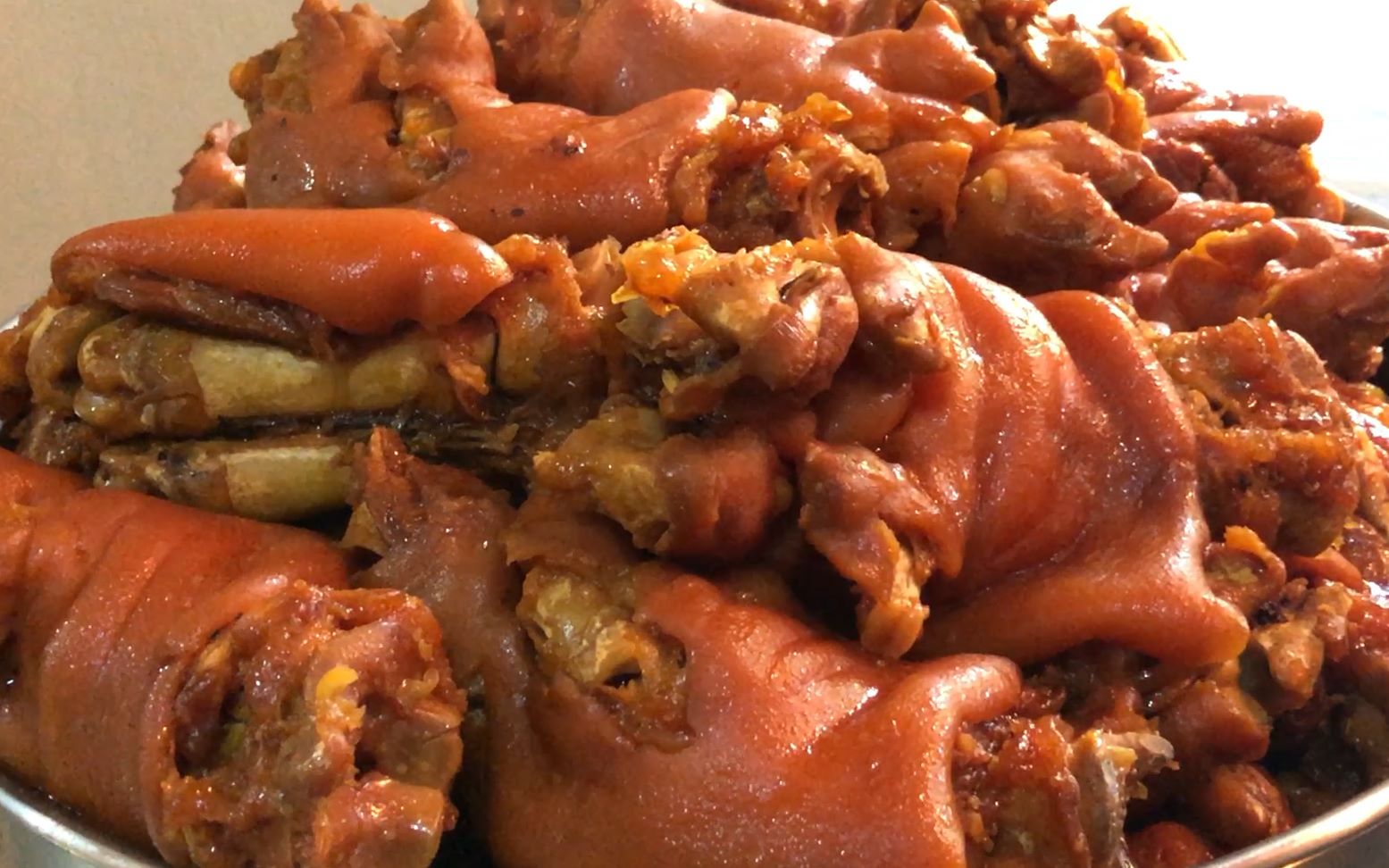 河南母子卖卤肉20年,每天只卖3小时,门没开就排长队想吃凭运气_哔哩