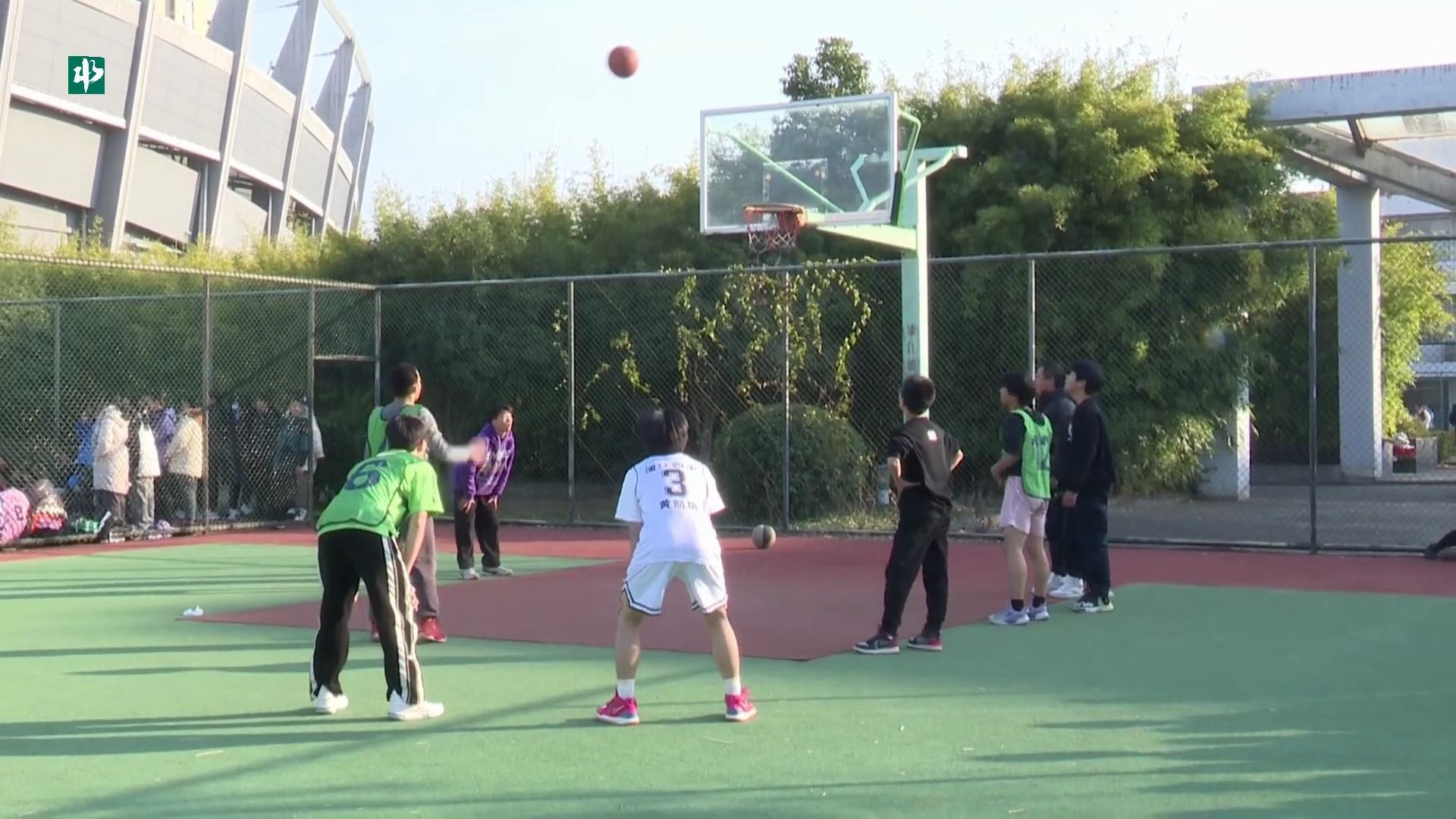 浦江四中"校园文化艺术节班际篮球比赛"