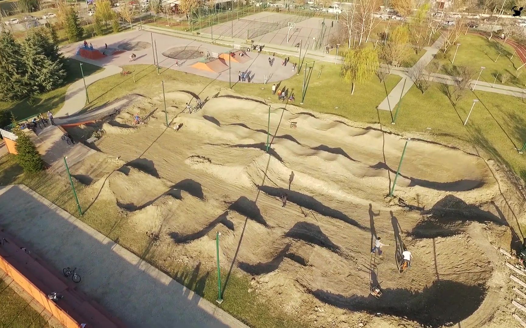 专门练骑车技术的场地pumptrack压胎泵道是怎么修建的