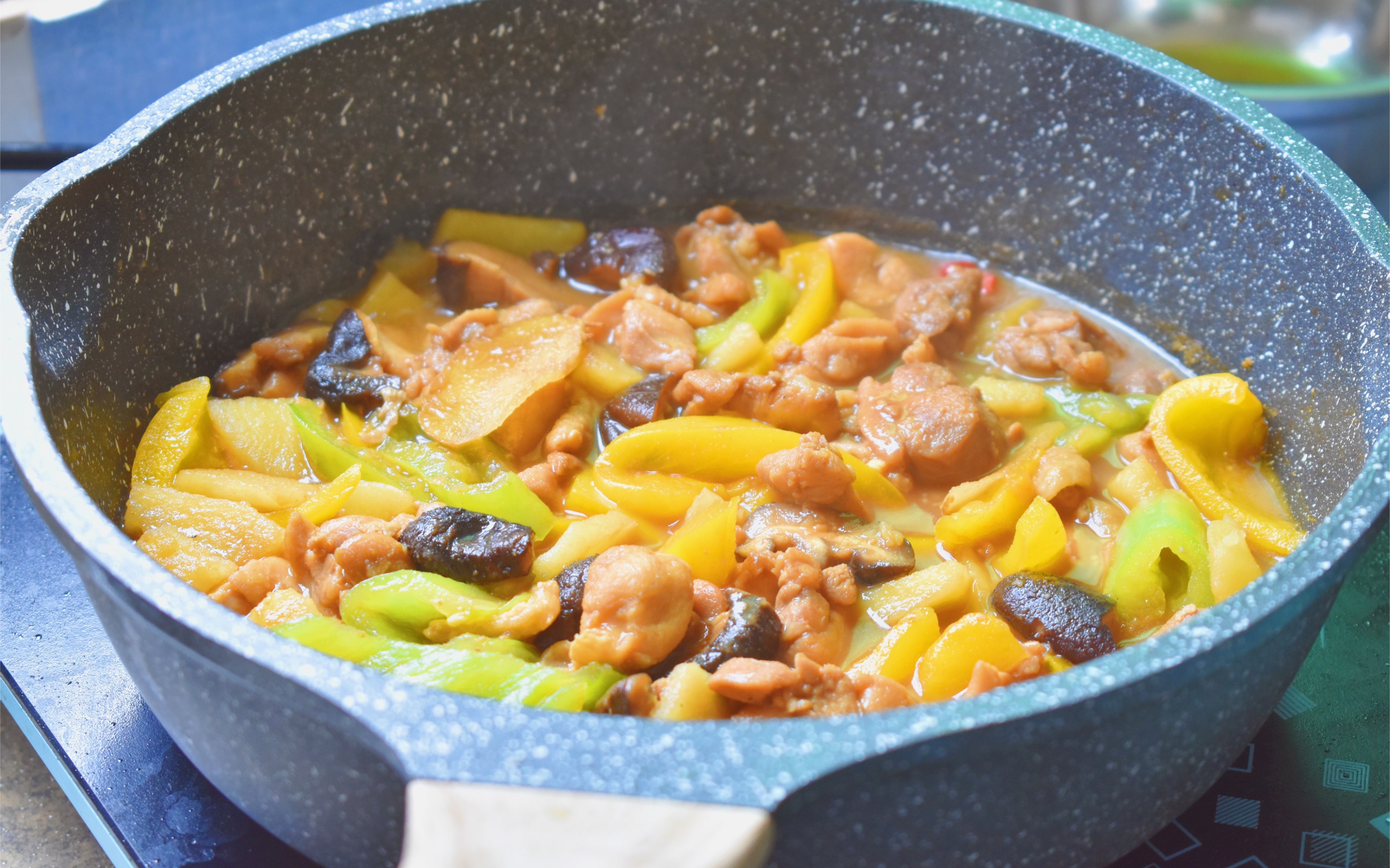 黄焖鸡汁的精华是黄豆酱