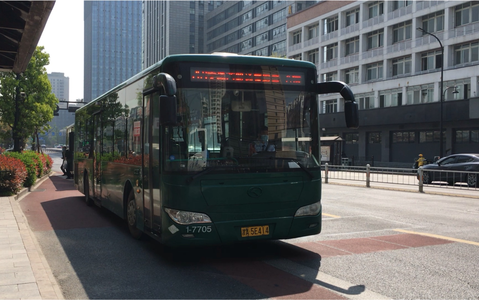 【杭州公交】xmq6127bgn5 269路 1-7705 文二西路通普路口出站