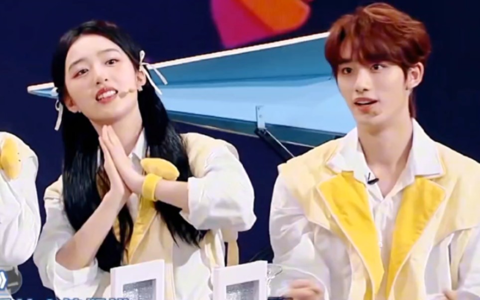 抱抱,拉手照顾妹妹!【丁程鑫&邓恩熙】