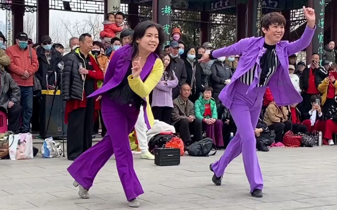 周末的水上公园真热闹,偶遇美女青年大师霍肖宇和主持人长腿姐姐