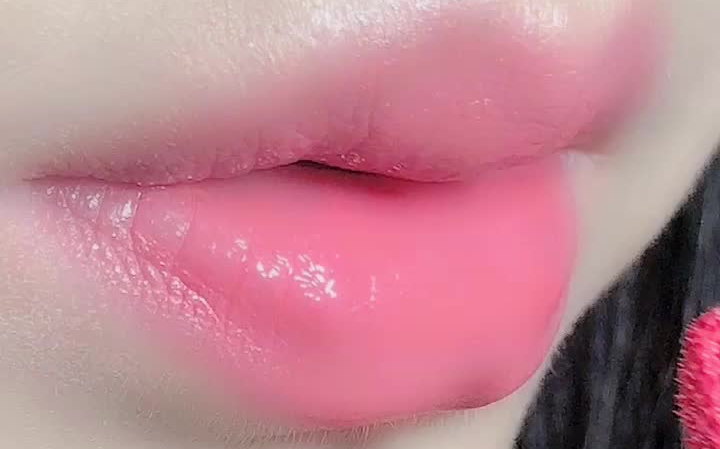 自己做的水晶嘟嘟唇,好看吗?