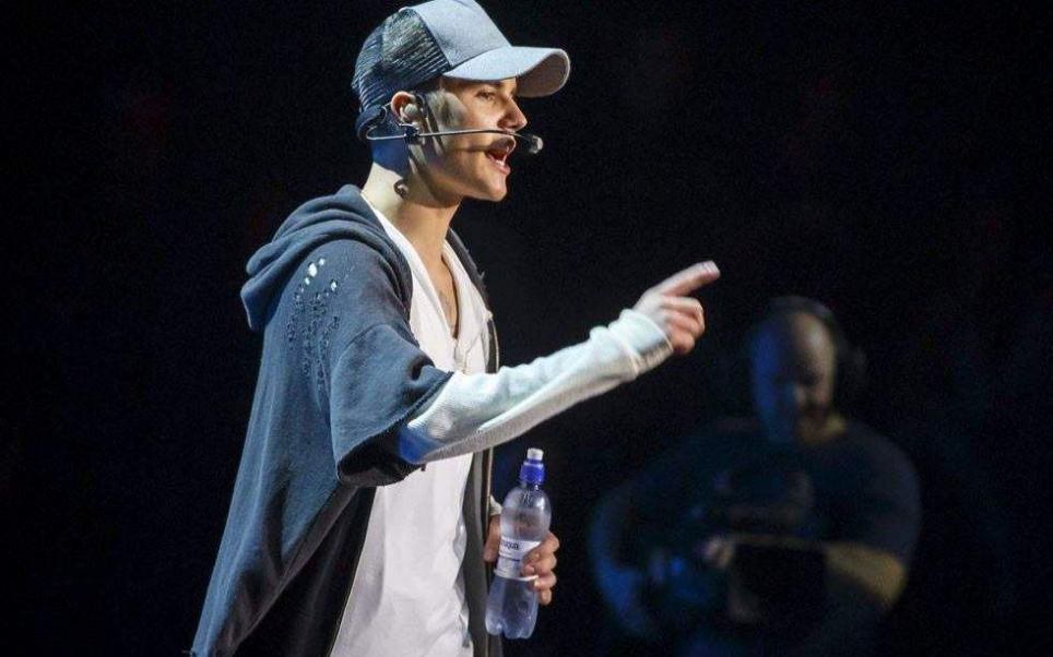 从爆红到全网黑,贾斯丁比伯重新出发,在中国发布首条微博