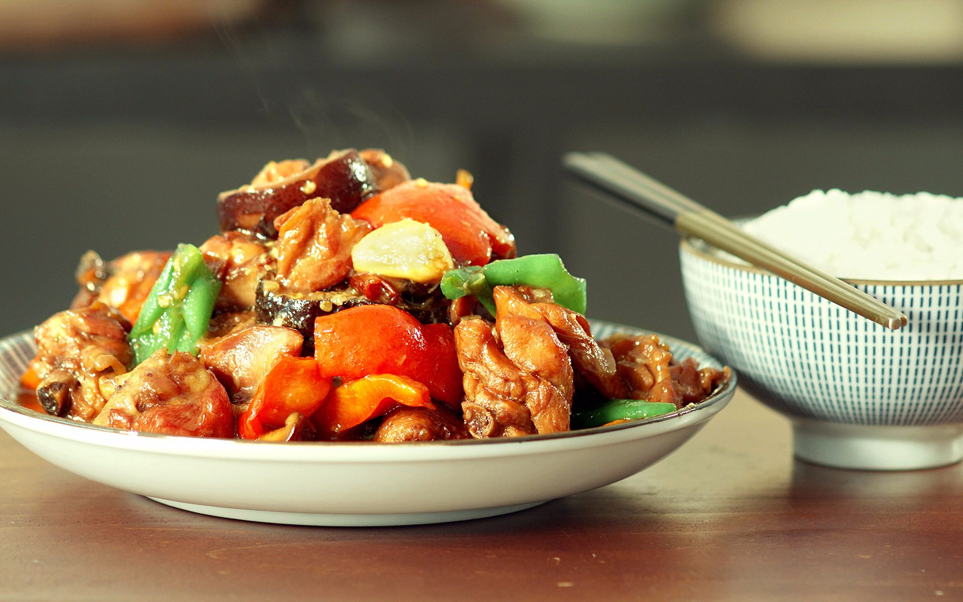 两分钟教你做经典黄焖鸡-饭堂记