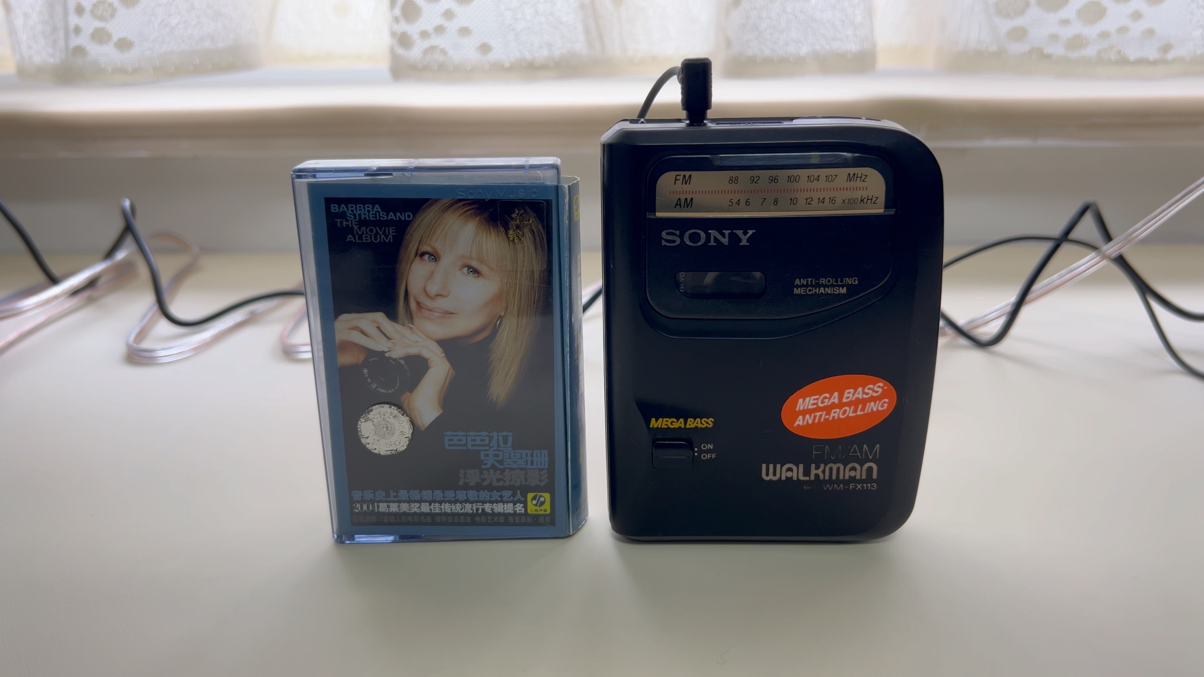 sony磁带随身听面包机&老磁带 聆听老歌星芭芭拉·史翠珊的《月亮河》