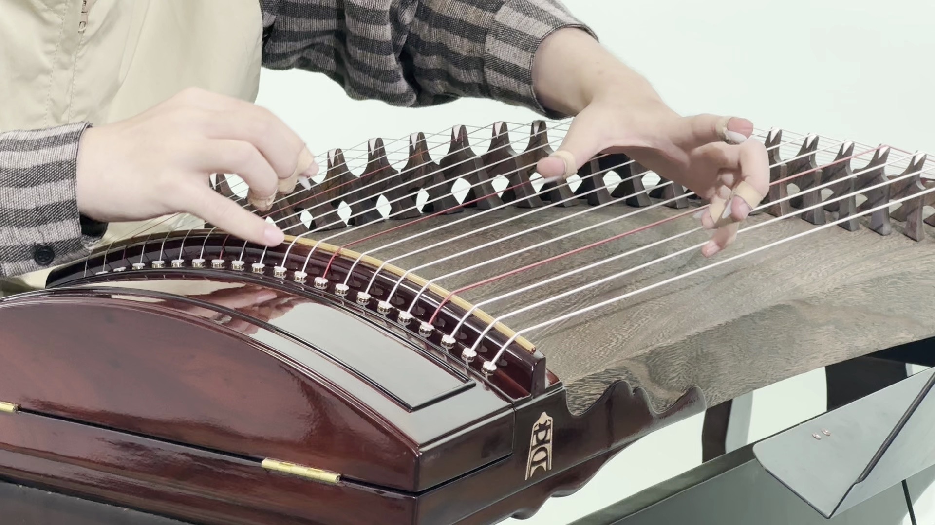 手机随拍秦音5550米血檀装饰半挖古筝 鸣玉 纯筝曲 九儿