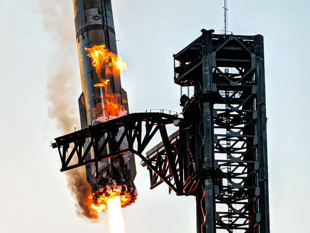 包含SPACEX星际飞船助推器爆炸的词条