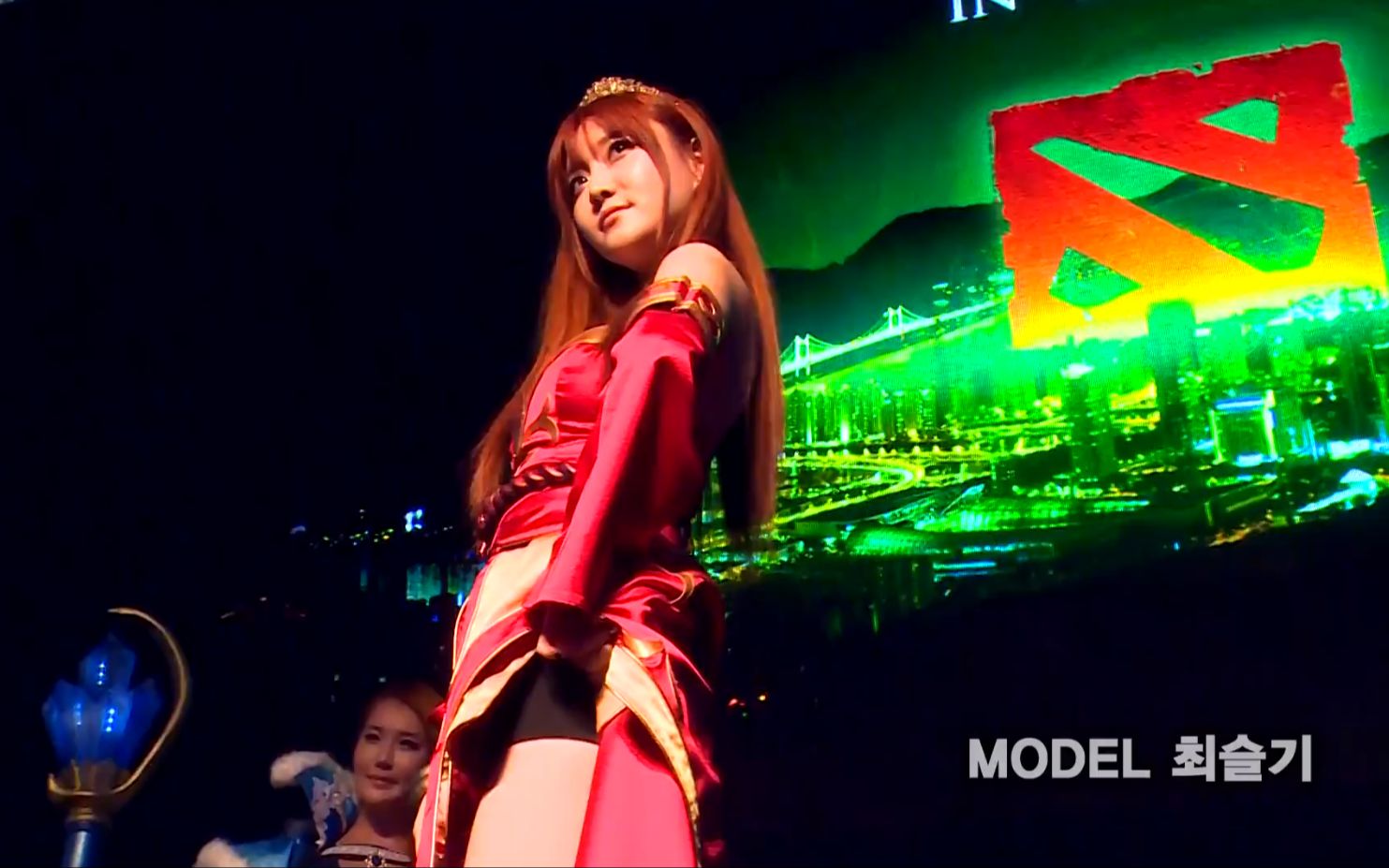 g-star 2013 cosplay模特走秀 崔瑟琪"火女莉娜"惊艳全场