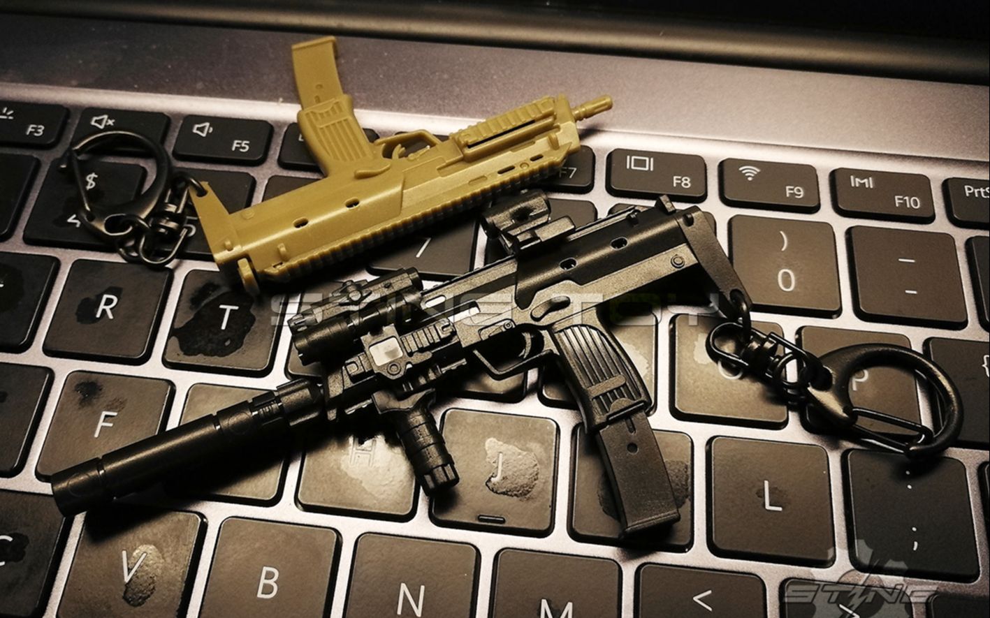 挂一支mp7a2在包包上2——1:6 mp7a2枪模钥匙扣分解组装