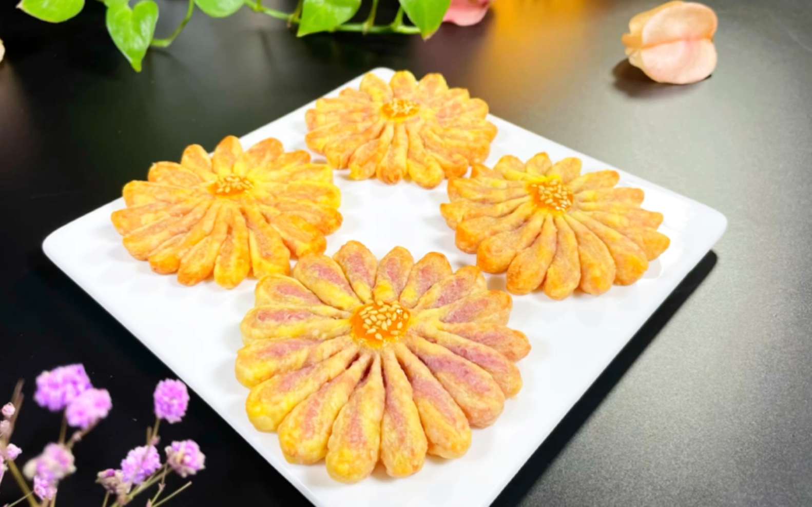 菊花酥最简单的做法,1个蛋挞皮轻松搞定,金黄酥脆高颜值又好吃_哔哩