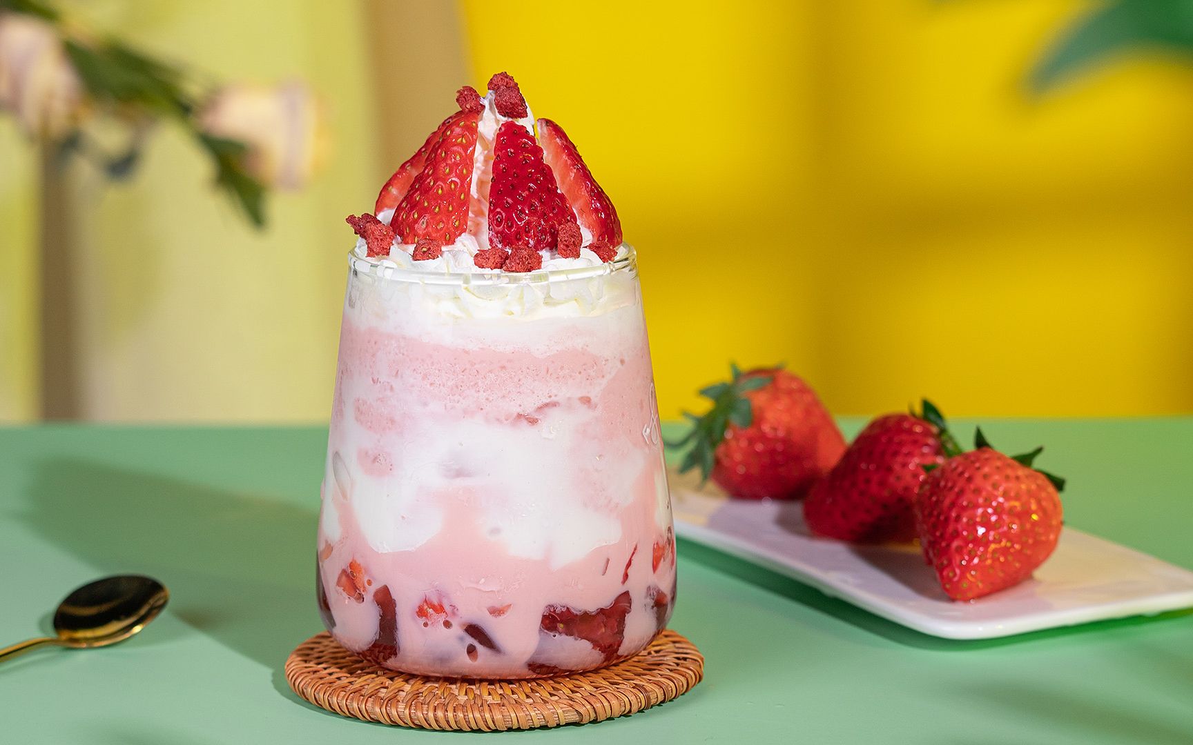 沉浸式草莓雪顶制作