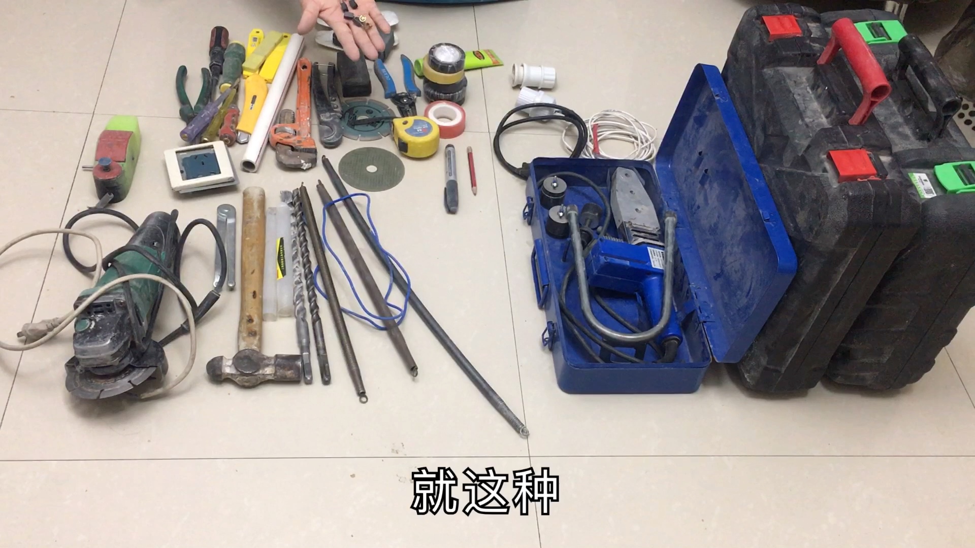 水电工介绍自己常用的工具,一套下来一千多,少一样工具都不行