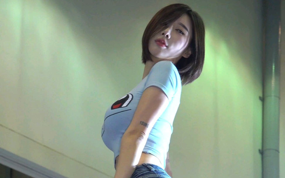 宋姝儿釜山国际游艇秀2021直拍4k超短裤