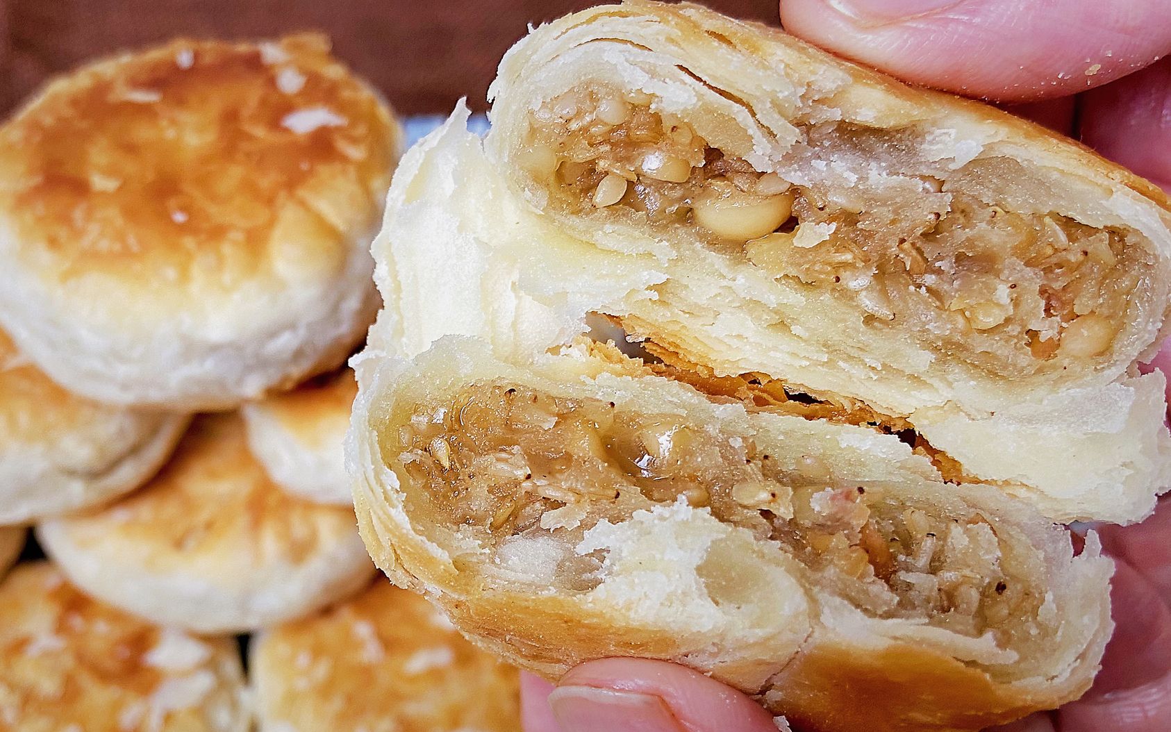 电饼铛做椒盐酥饼,可烤可烙,皮酥馅大甜中带咸,越吃越香