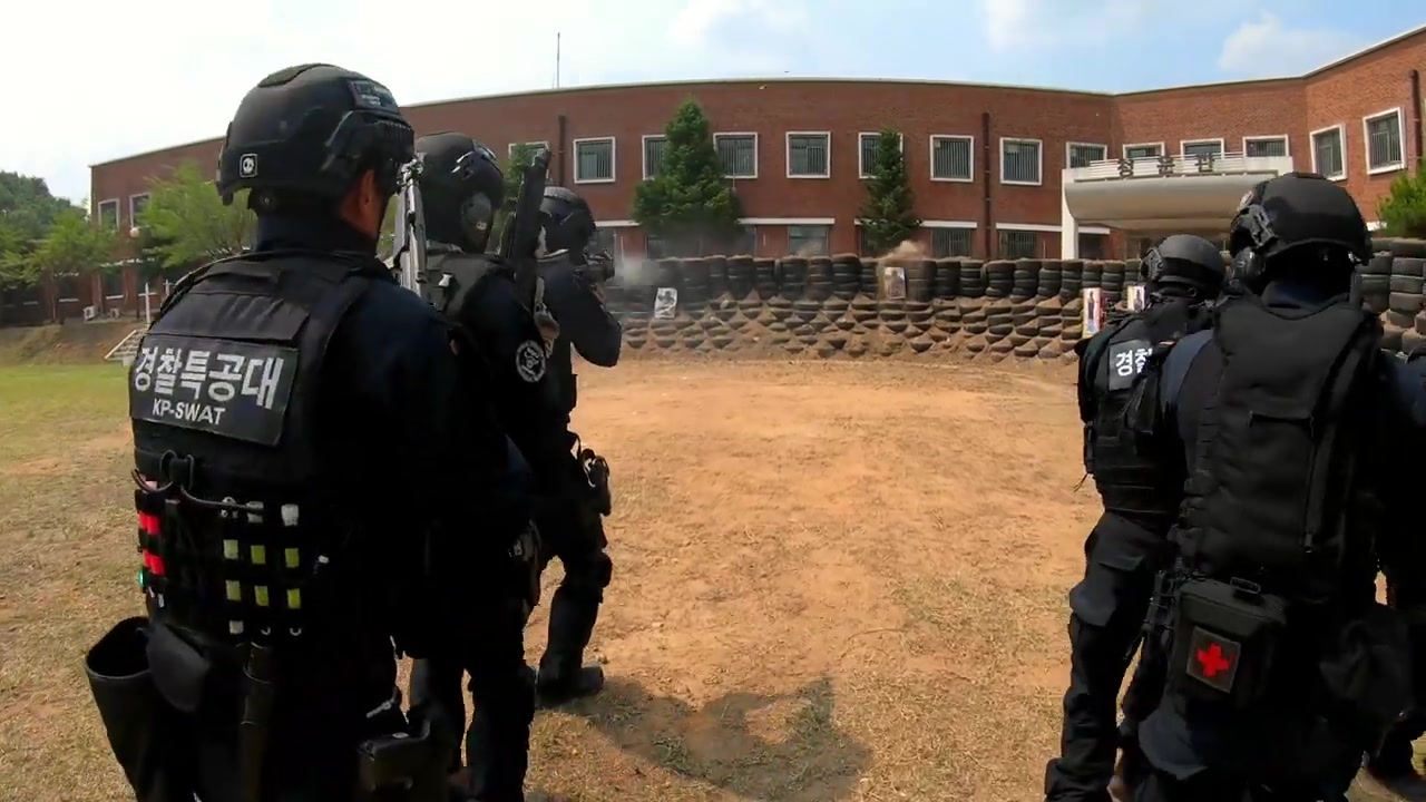 枪战与无人机拍摄组合韩国特种部队