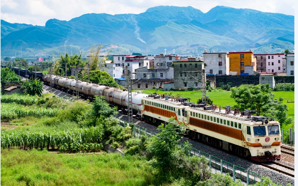 【双机烧鸡】黎湛线宁局双机ss7货列通过黎塘上舒解线_哔哩哔哩 (゜