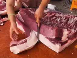 Descargar video: 大妈切土猪肉