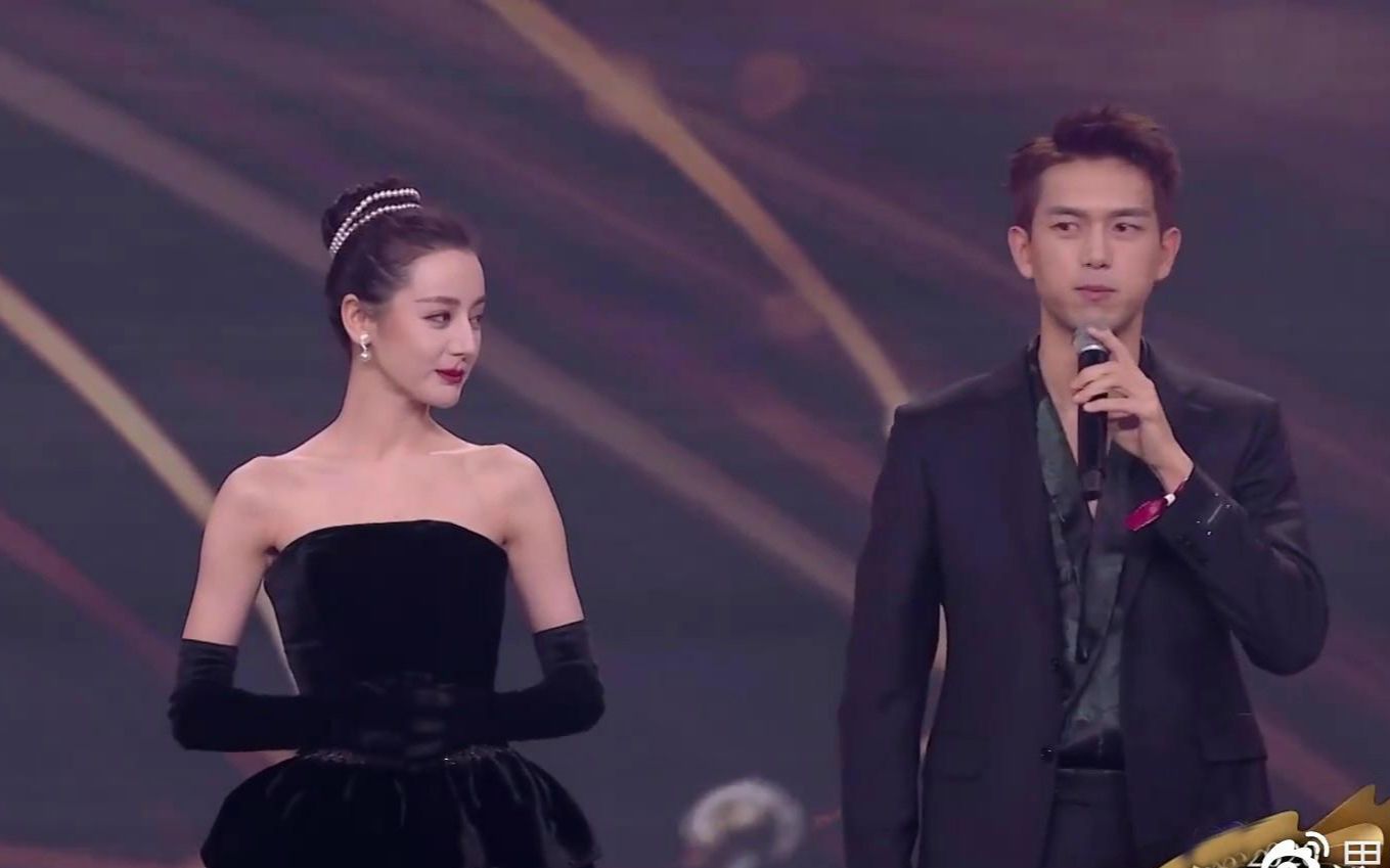 李现和迪丽热巴的出场好像要去干架!