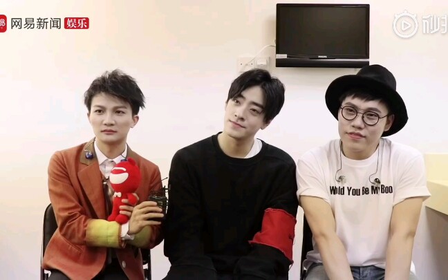 【声入人心不说再见】周深李琦给郑云龙解释会会皮下,绒绒乖巧回答