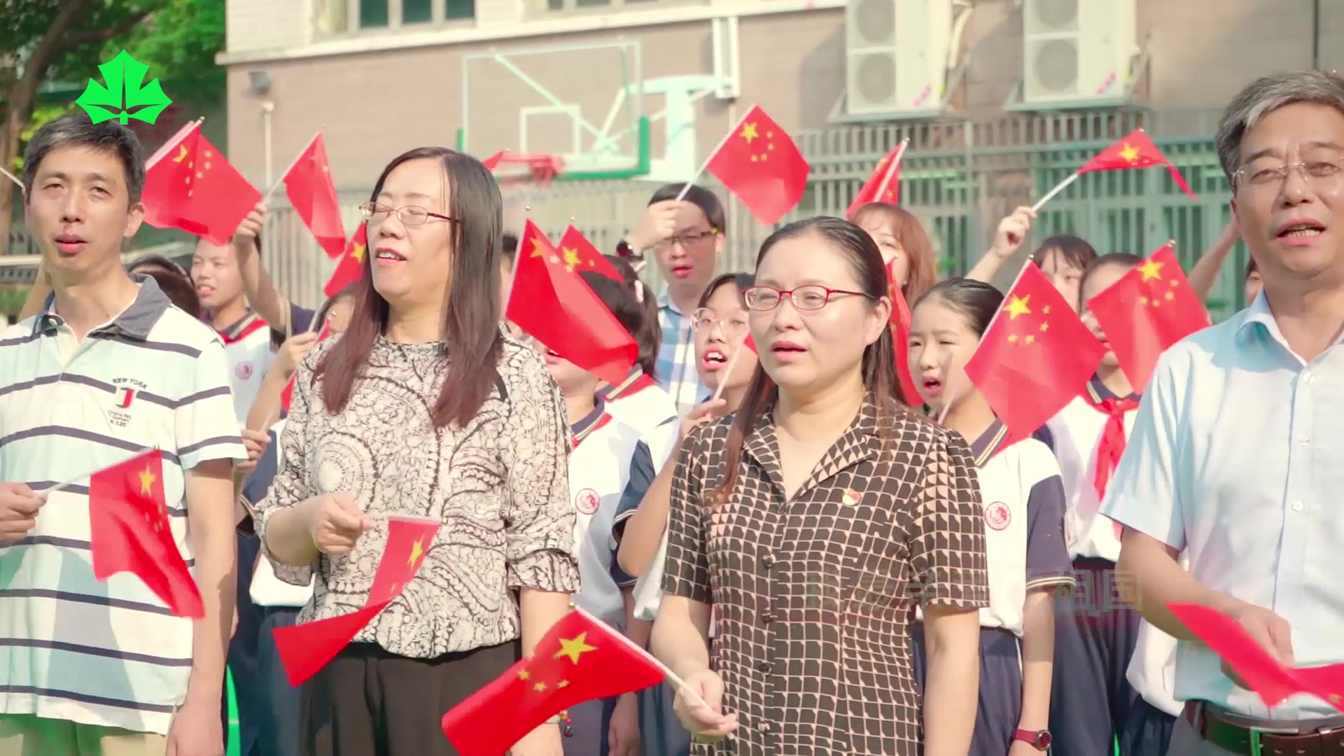 [图]上海教育电视台《申学记》栏目组专访-上海市市八初级中学 歌唱“我和我的祖国”