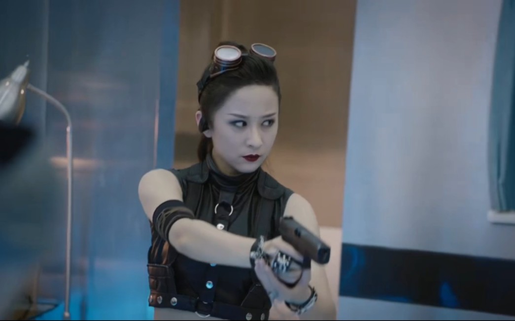 皮衣皮裤女反派战斗中殒命