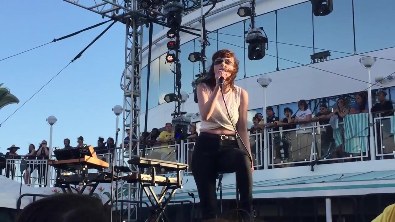 分享一个路人拍的livechvrchesthemotherweshare