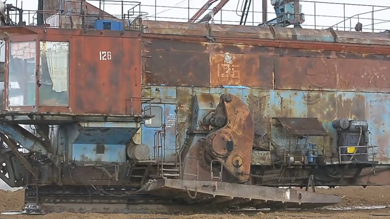 前苏联的巨型步行式挖掘机ЭШ645完整版