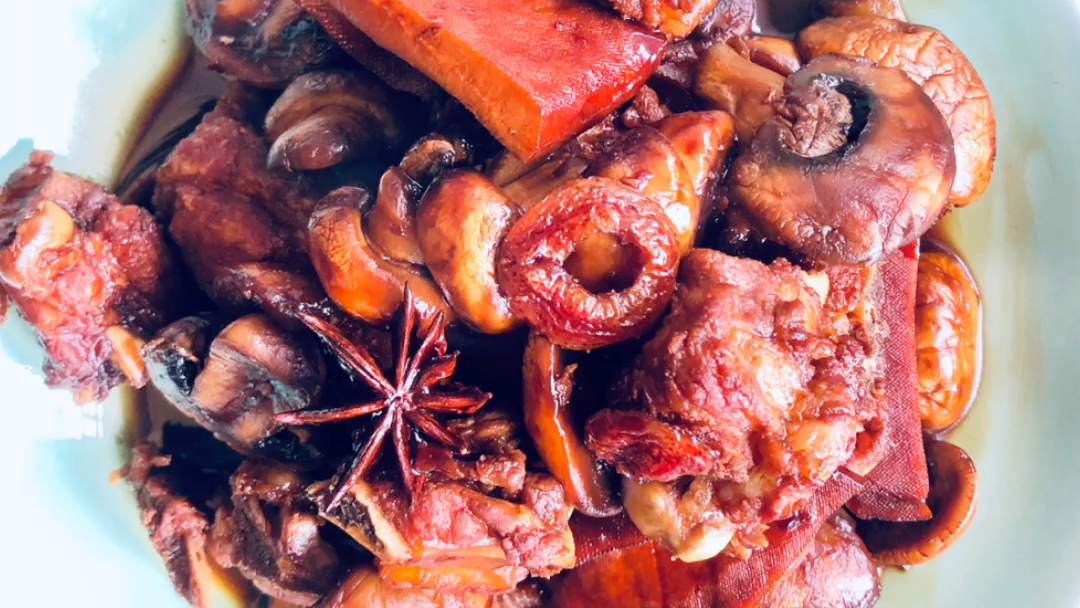 蘑菇豆干红烧排骨