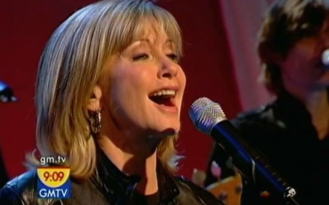 [图]【无可救药爱上你】Olivia Newton-John - Hopelessly Devoted to You (Live on GMTV 2005)