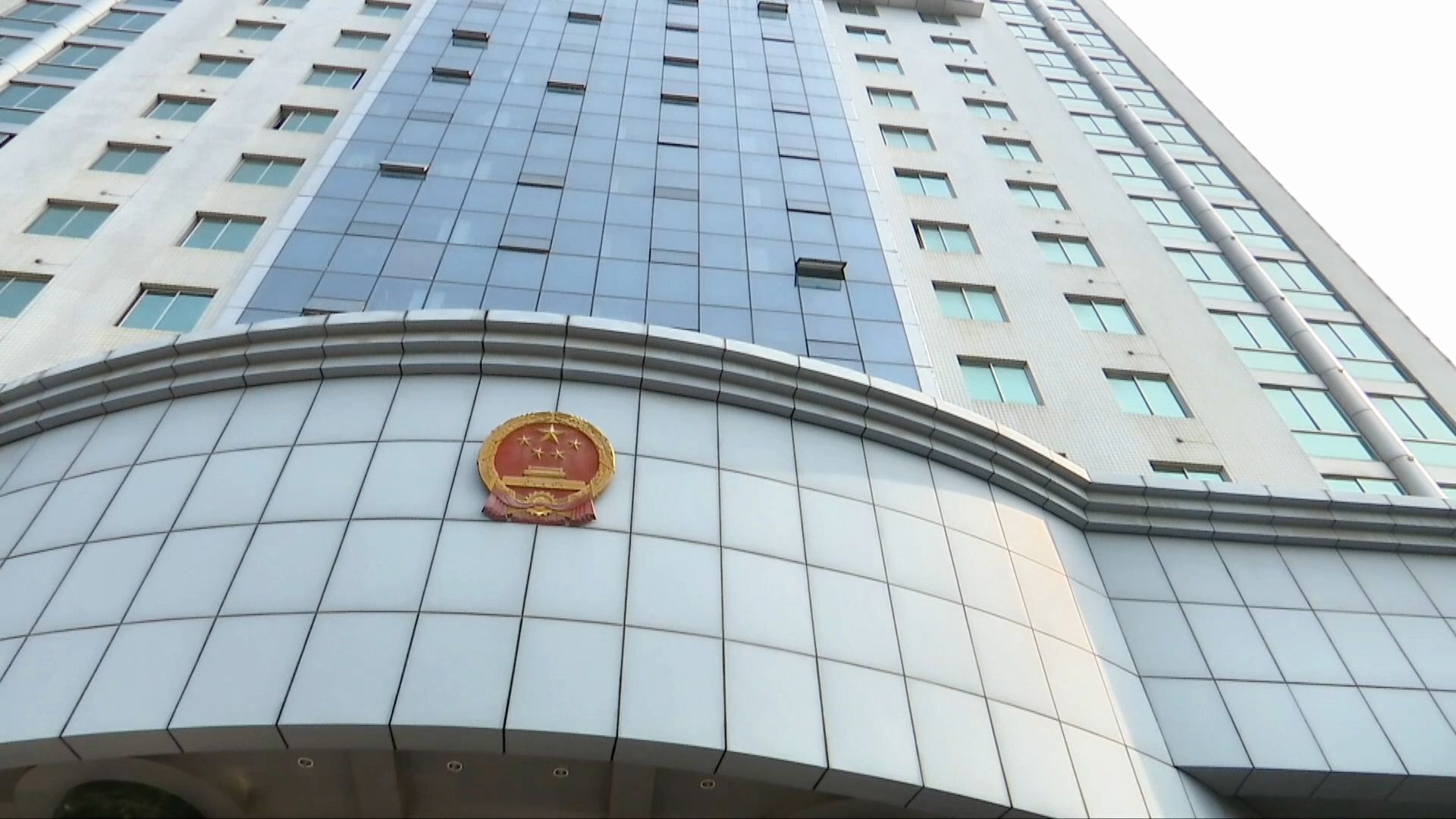 丈夫频繁出轨，还给对方转账10万元，妻子起诉追讨，法院：驳回