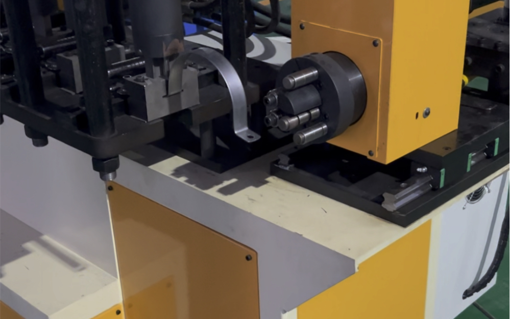 2022全自动扁铁冲孔折弯切断抱箍成型一体机,电力光伏抱箍机,交通指示