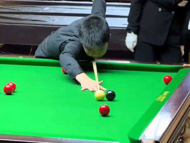 回忆一下中青赛 ,靓仔台球一杆进洞 ,最酷的小孩!