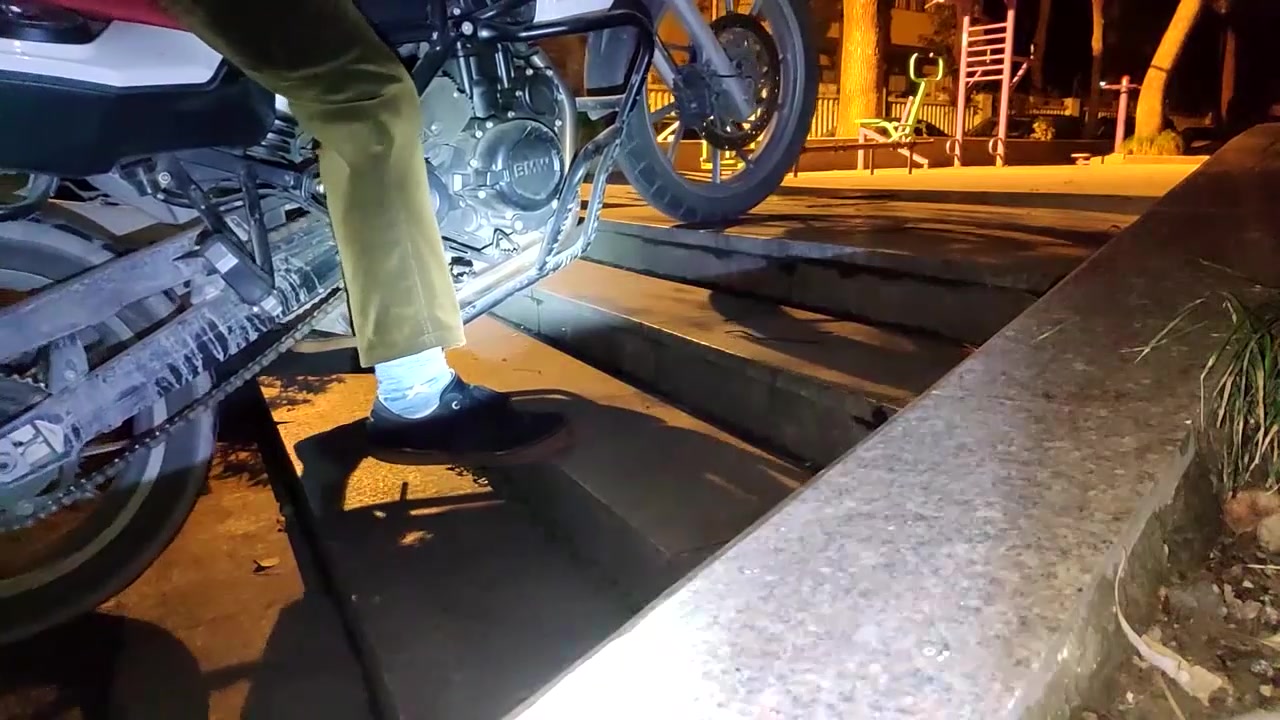 摩托车爬楼梯加速版