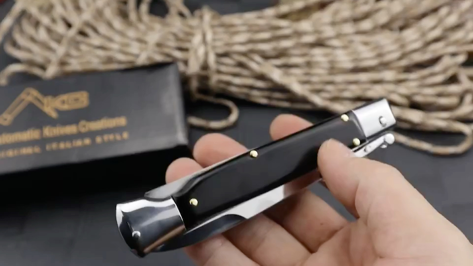 挺养眼的一把小跳刀