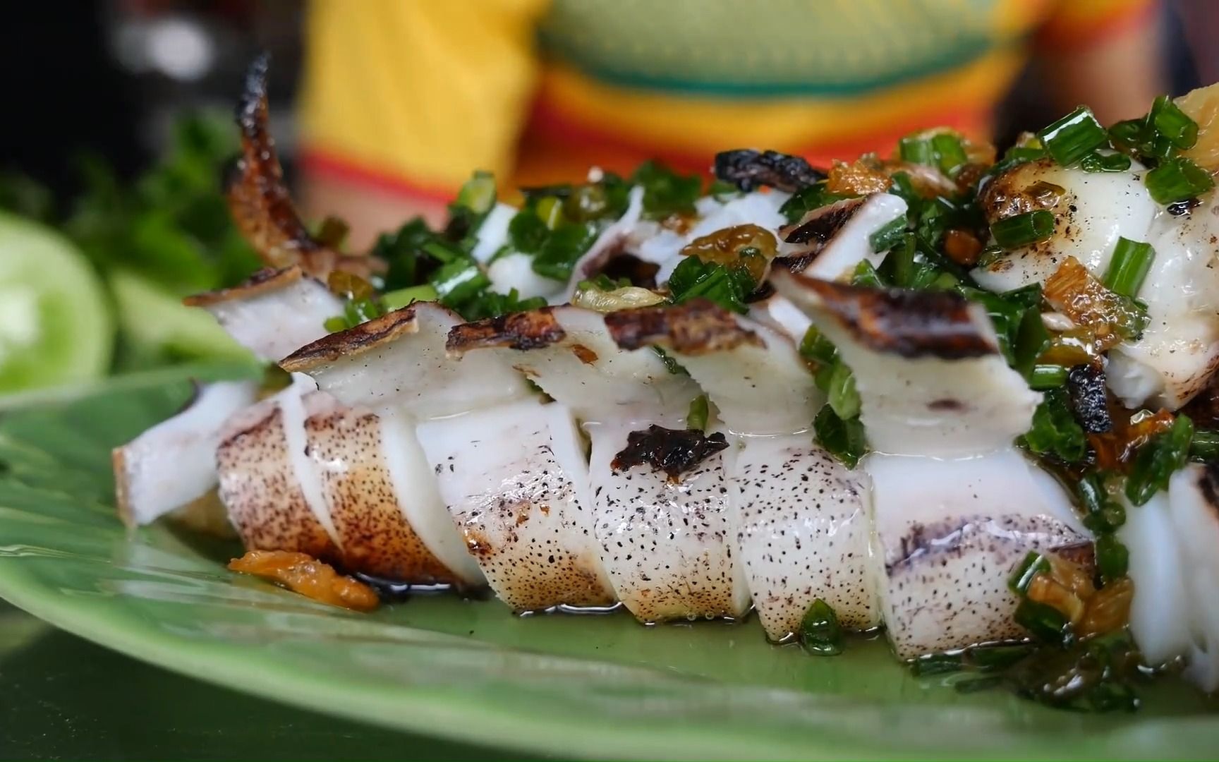 柬埔寨街头小吃-巨大的烤鱿鱼和肉马拉松在金边,柬埔寨!