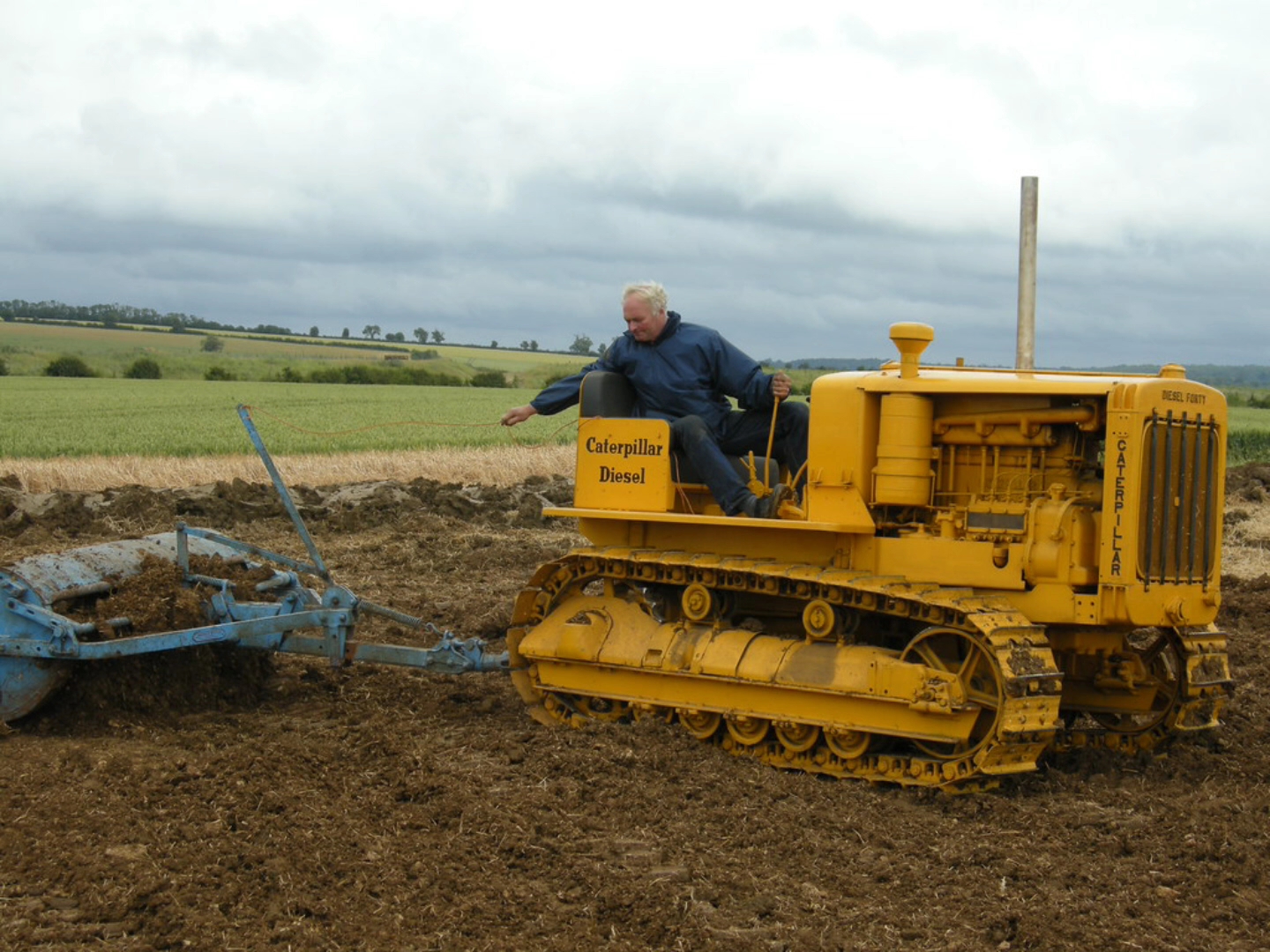 这是一台1934年的美国卡特c-65柴油履带拖拉机